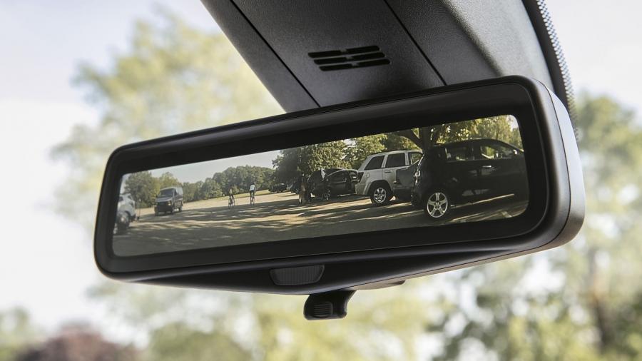 Детали интерьера Chevrolet Traverse 2017 года  (фото 18 из 61)